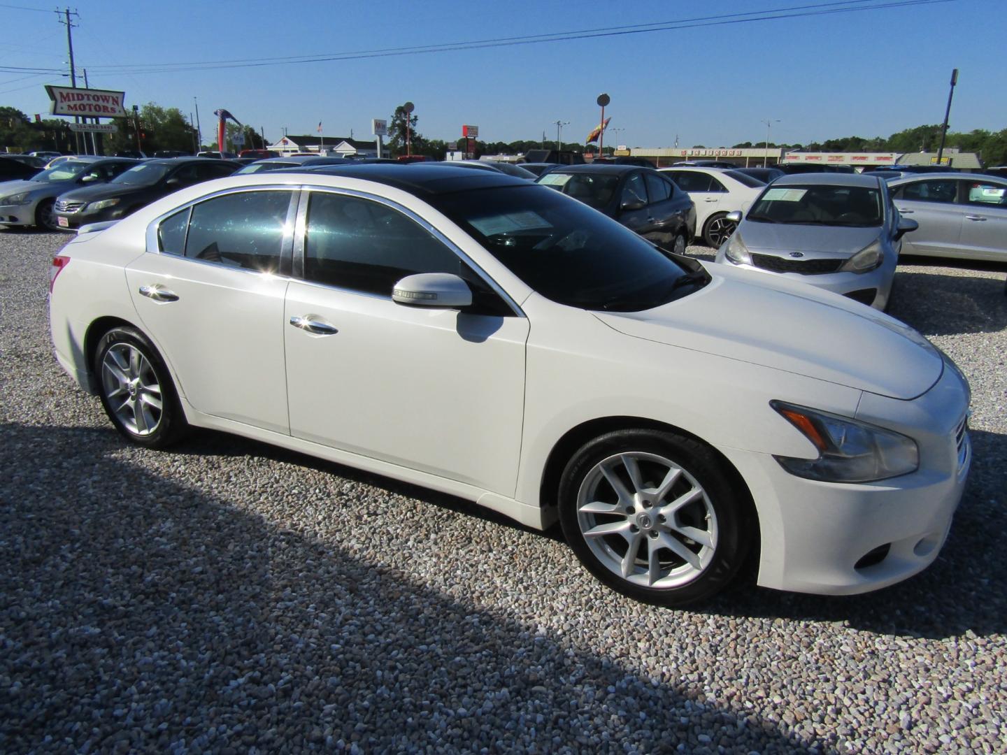 2010 White /Tan Nissan Maxima S (1N4AA5APXAC) with an 3.5L V6 DOHC 24V engine, CVT transmission, located at 15016 S Hwy 231, Midland City, AL, 36350, (334) 983-3001, 31.306210, -85.495277 - Photo#0